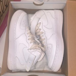 Slightly worn Girls size 4.5y Nike Air Force 1 Mid